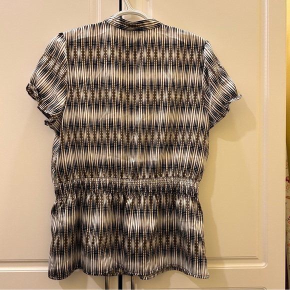 East 5th Womens Blouse Sz Large Brown/Cream Button Up Short Sleeve Front Ruffle - Picture 3 of 8